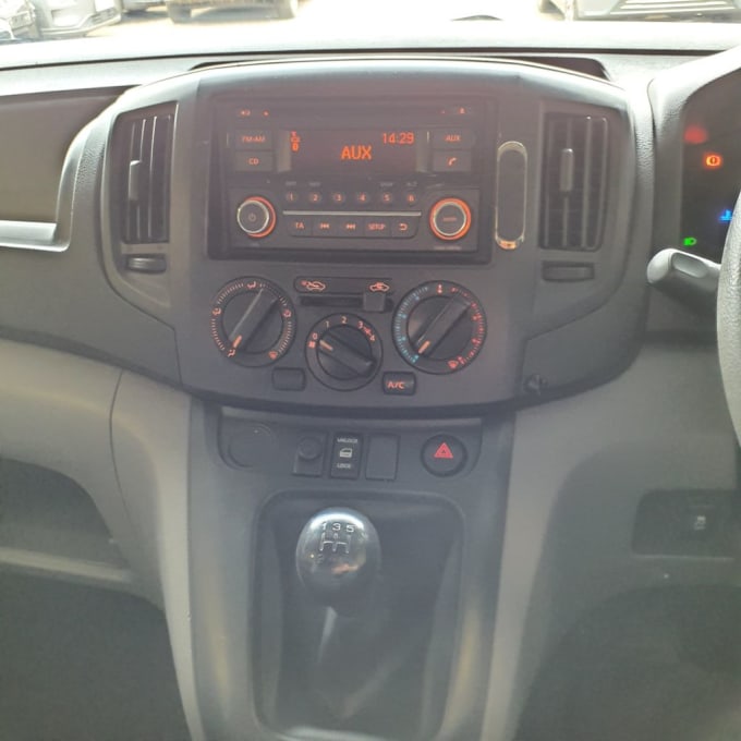 2025 Nissan Nv200