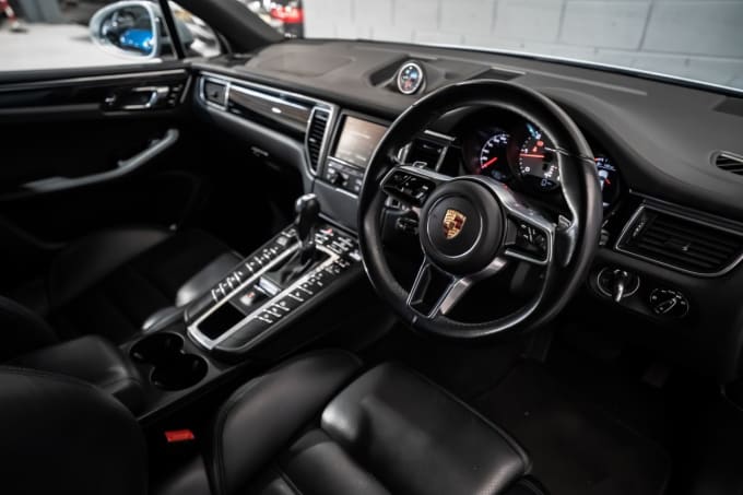 2025 Porsche Macan