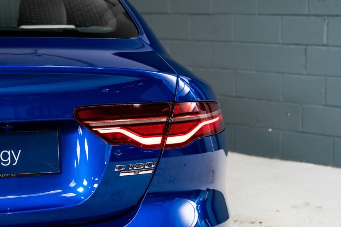 2025 Jaguar Xe