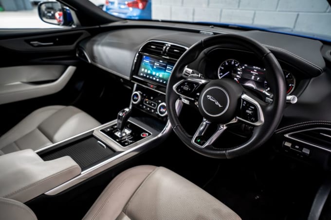 2025 Jaguar Xe