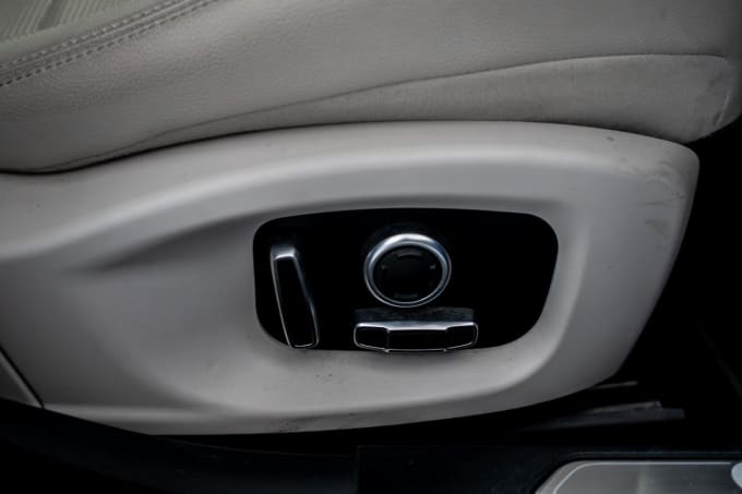 2025 Jaguar Xe