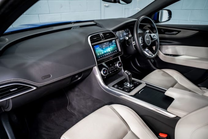2025 Jaguar Xe