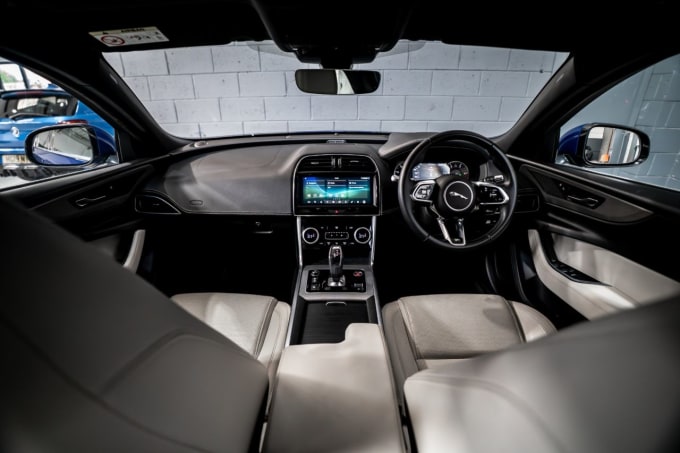 2025 Jaguar Xe