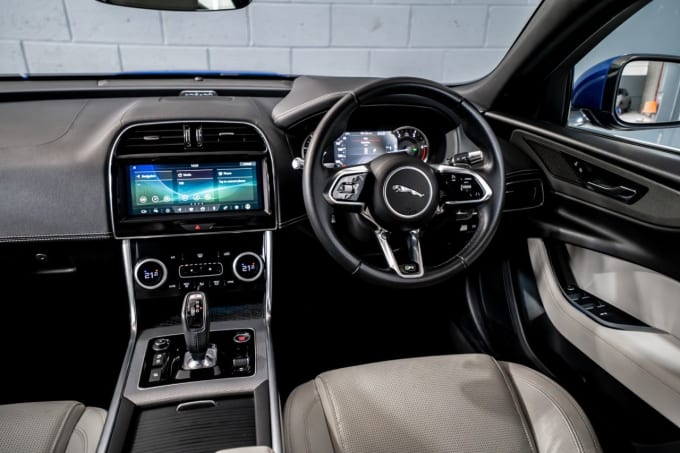 2025 Jaguar Xe