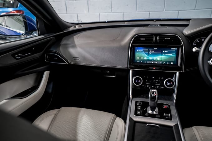 2025 Jaguar Xe