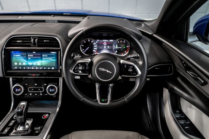 2025 Jaguar Xe