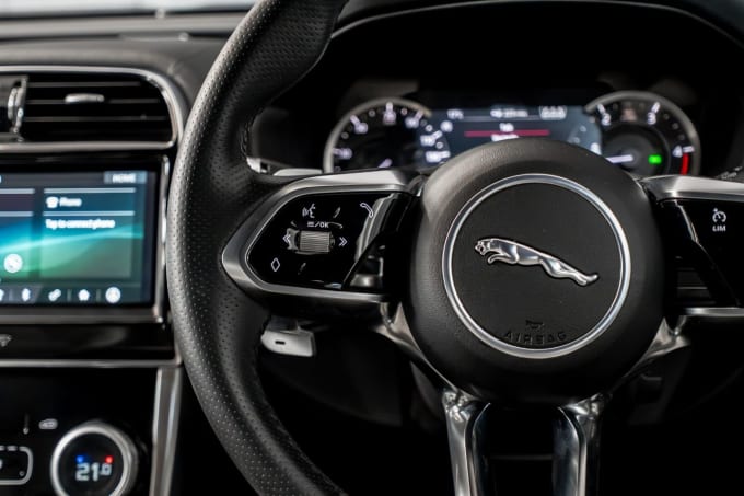 2025 Jaguar Xe