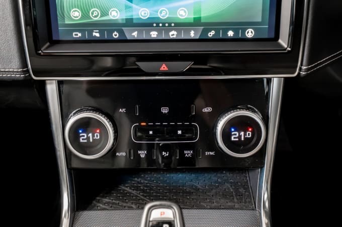 2025 Jaguar Xe