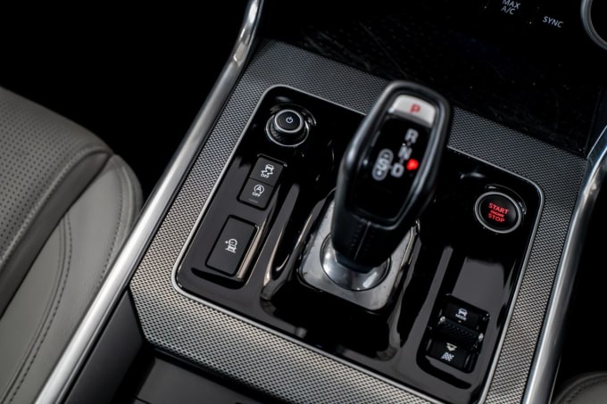2025 Jaguar Xe