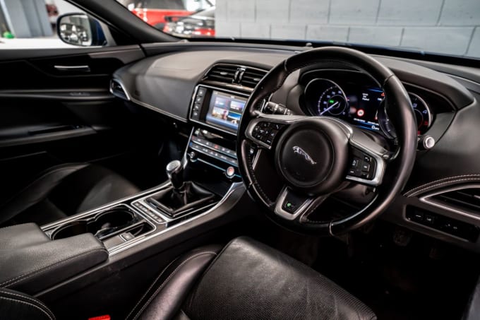 2025 Jaguar Xe