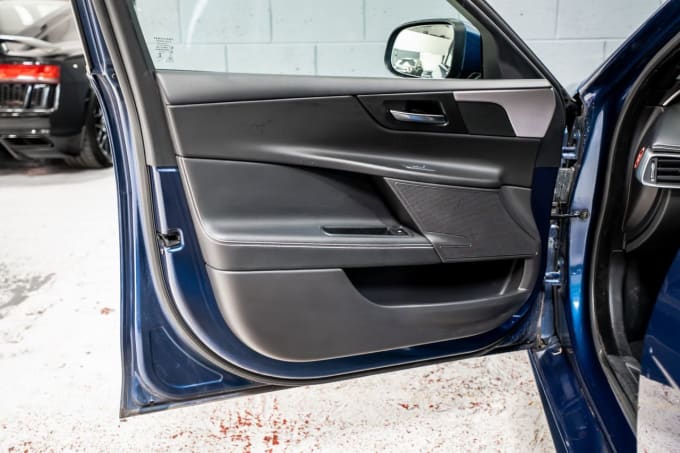 2025 Jaguar Xe