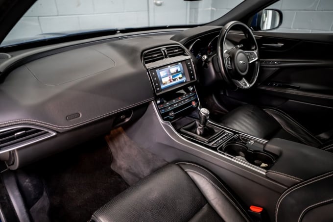 2025 Jaguar Xe