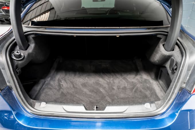 2025 Jaguar Xe