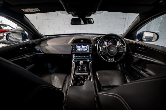 2025 Jaguar Xe