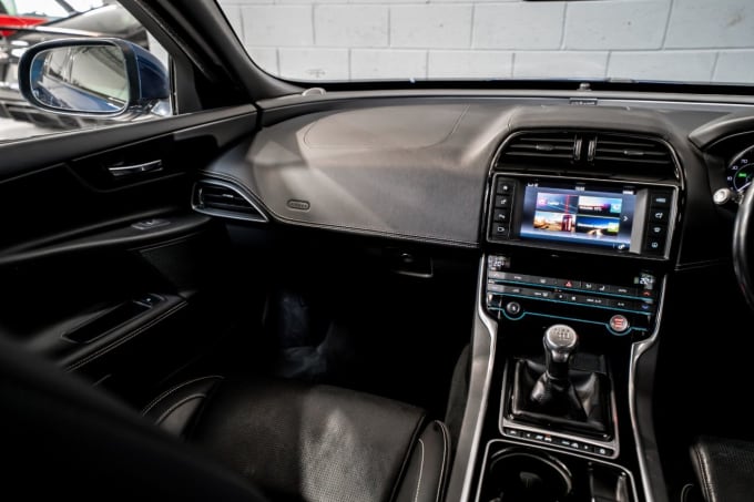 2025 Jaguar Xe