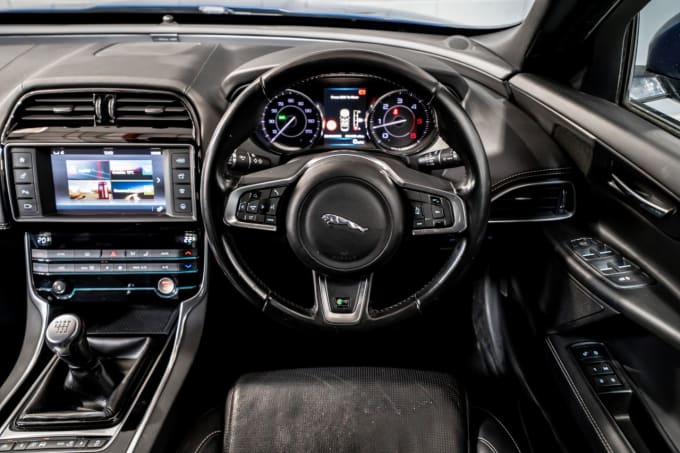 2025 Jaguar Xe