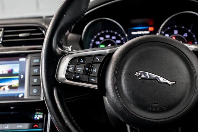 2025 Jaguar Xe