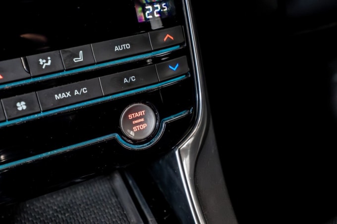 2025 Jaguar Xe