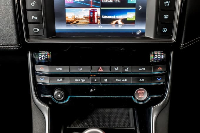 2025 Jaguar Xe