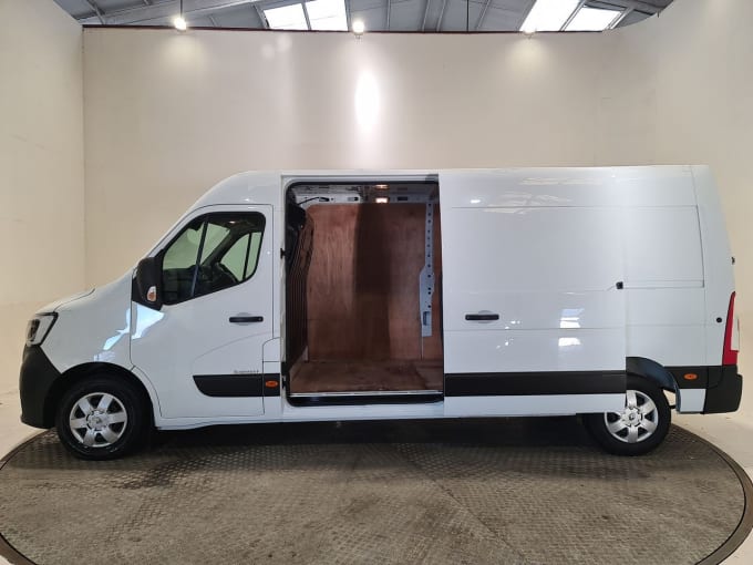 2025 Renault Master