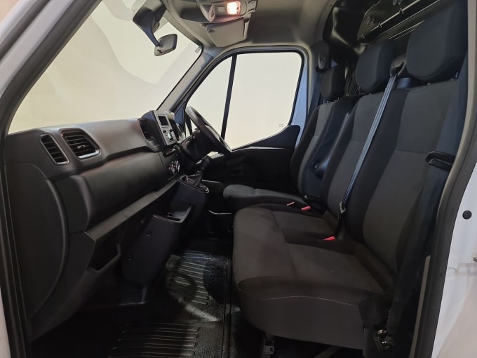 2025 Renault Master