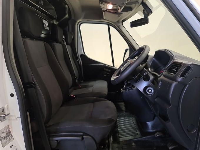 2025 Renault Master
