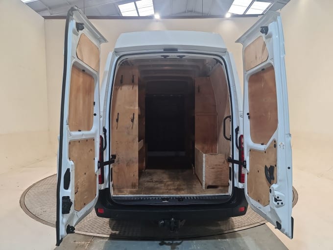 2025 Renault Master