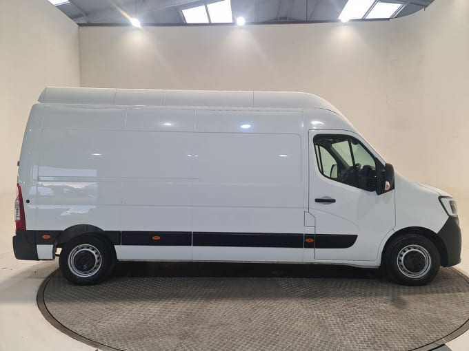 2025 Renault Master