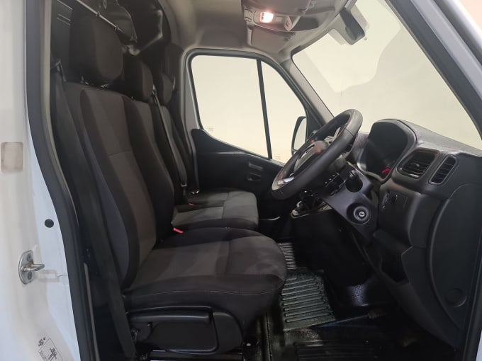 2025 Renault Master