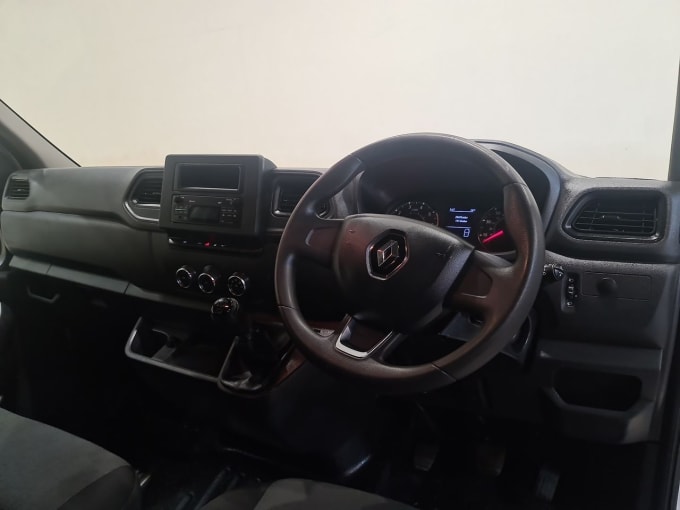 2025 Renault Master