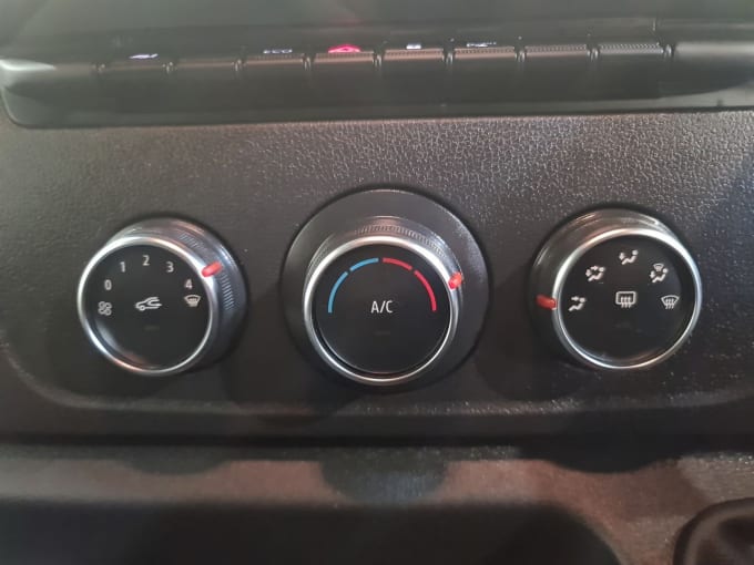 2025 Renault Master