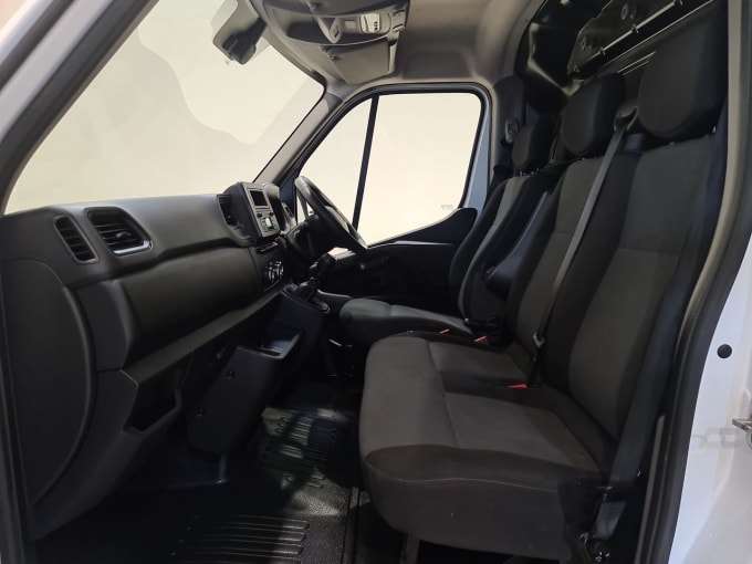 2025 Renault Master