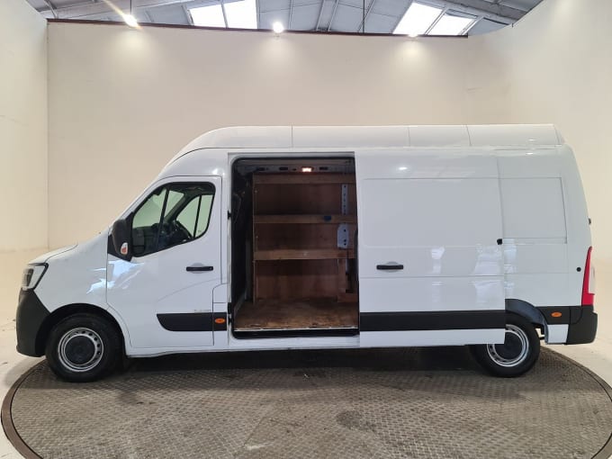 2025 Renault Master