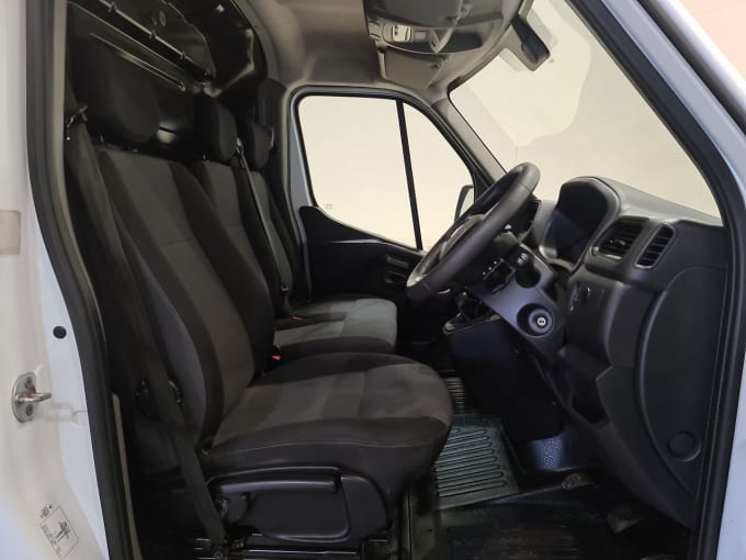 2025 Renault Master