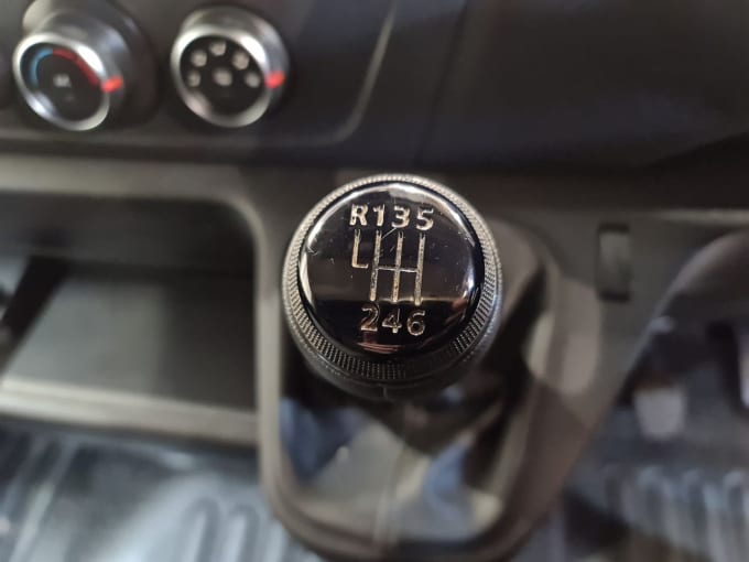 2025 Renault Master
