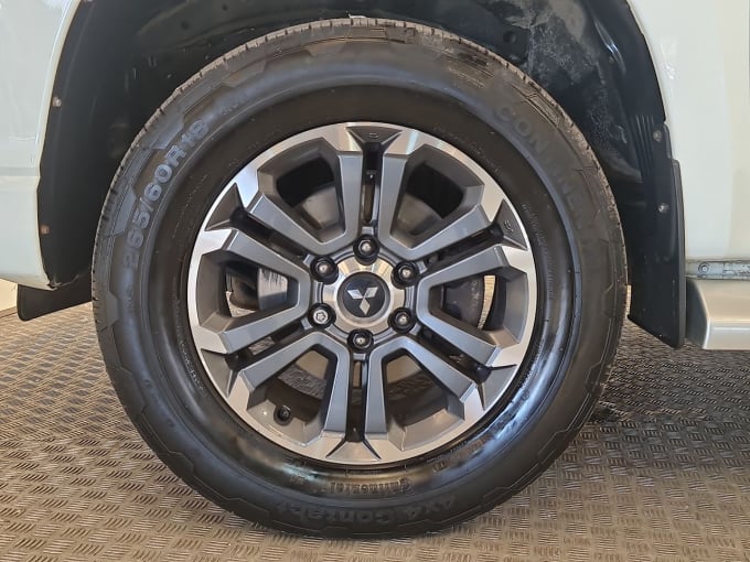 2025 Mitsubishi L200