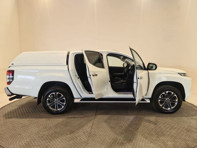 2025 Mitsubishi L200