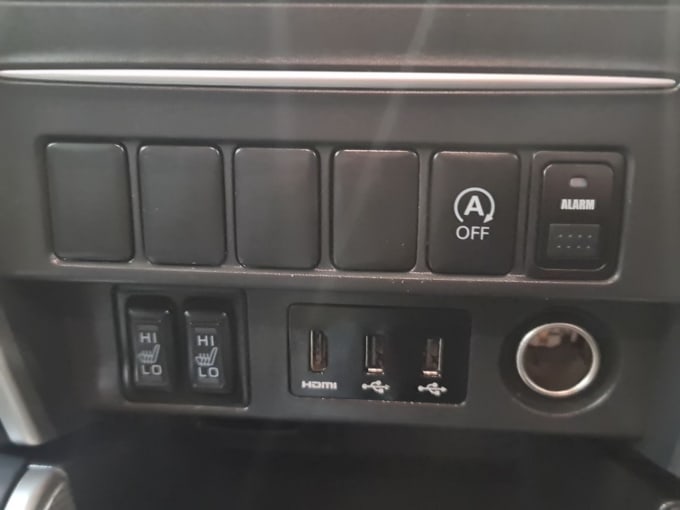2025 Mitsubishi L200