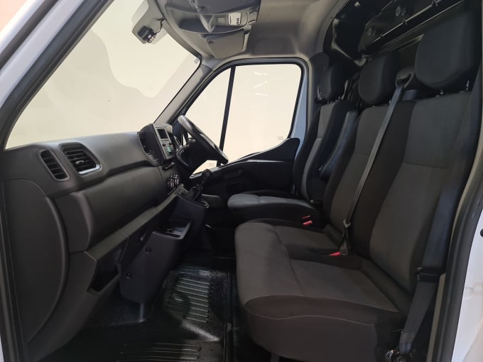 2025 Renault Master
