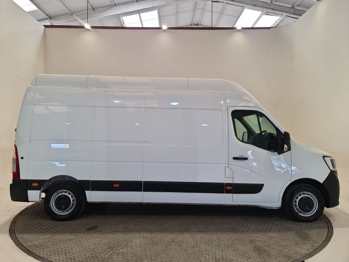 2025 Renault Master