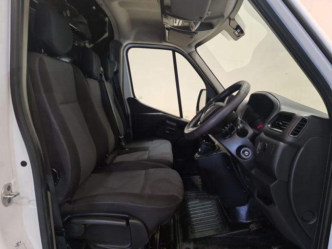 2025 Renault Master