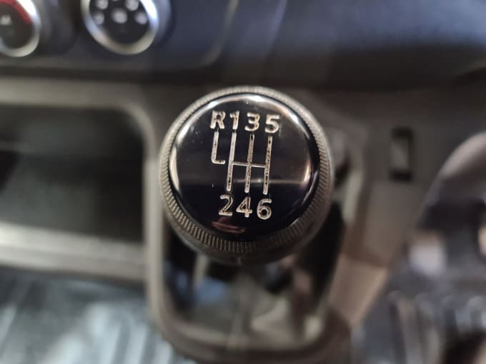 2025 Renault Master