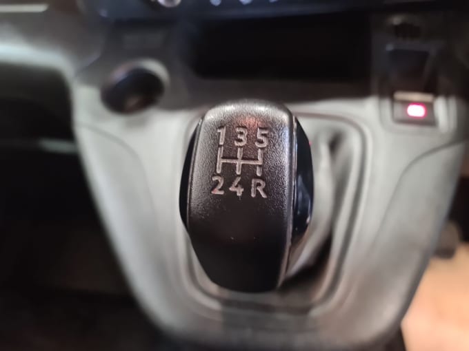 2025 Peugeot Partner