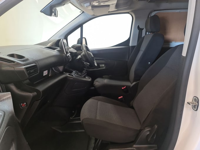 2025 Peugeot Partner