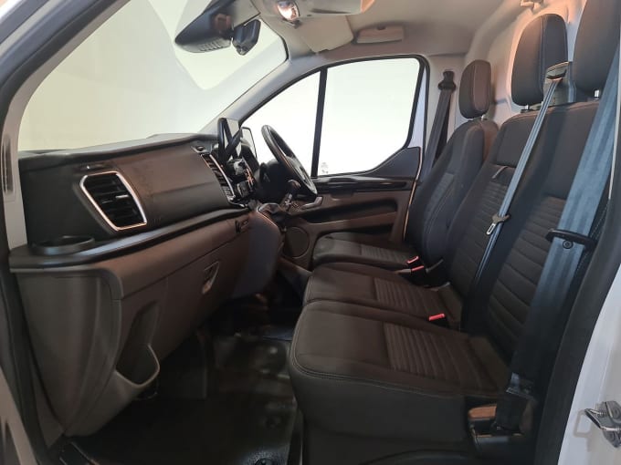 2025 Ford Transit Custom