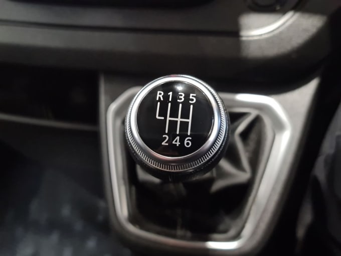 2025 Nissan Primastar