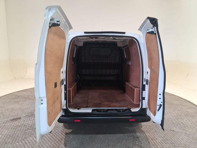 2025 Nissan Nv200