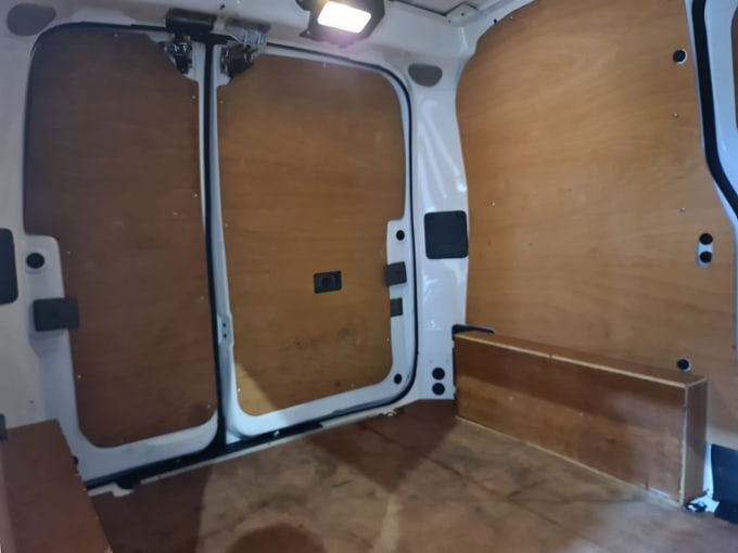 2025 Nissan Nv200