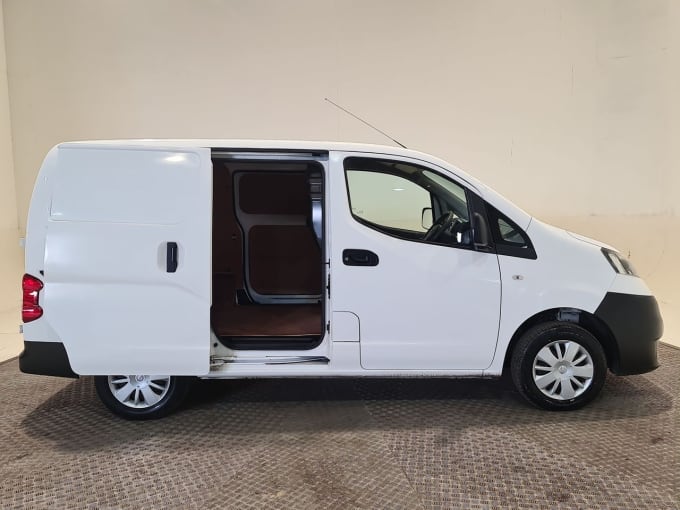 2025 Nissan Nv200