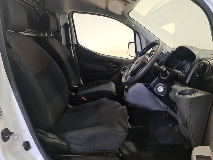 2025 Nissan Nv200